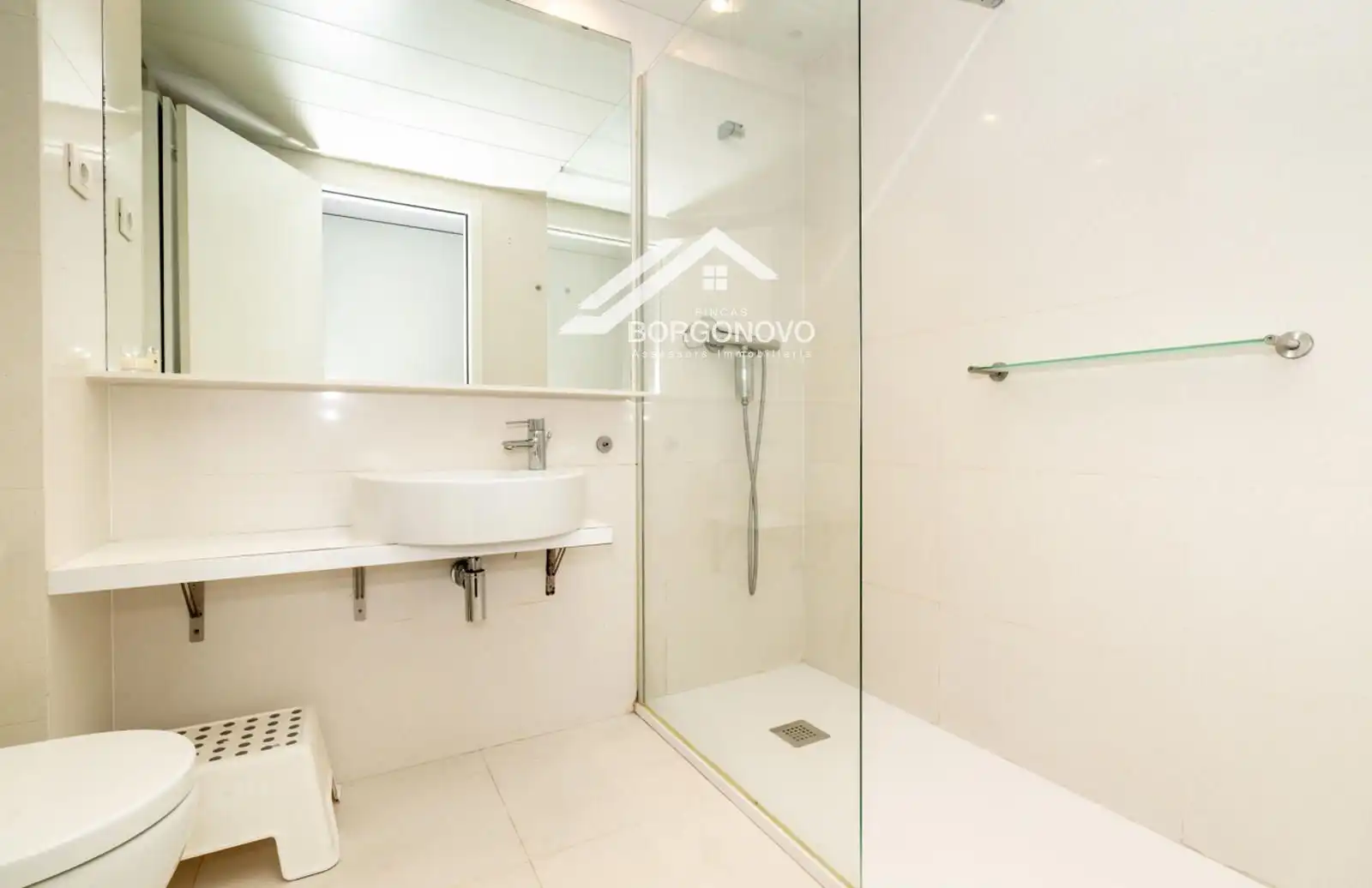 Badezimmer von Wohnung zum Verkauf in Barcelona mit Klimaanlage und Heizung