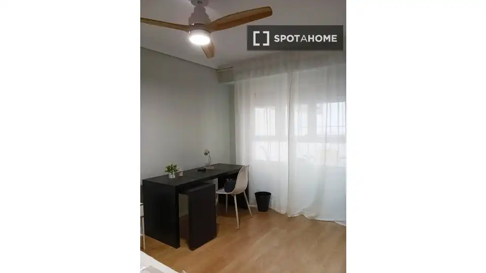 Bedroom of Flat for rent in Valencia  with Air Conditioner, Heating and Furnished