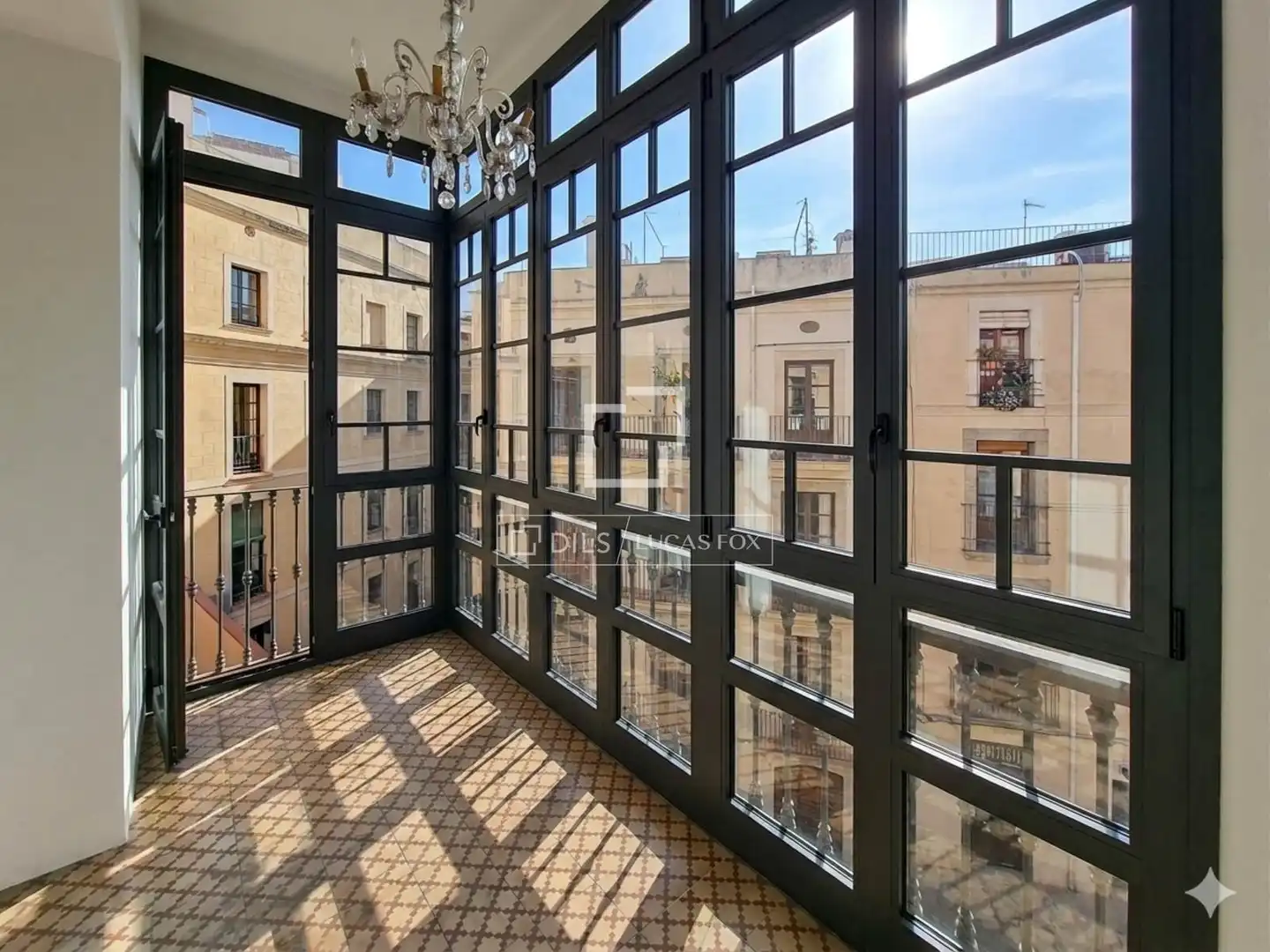 Vista exterior de Piso en venta en Barcelona con Terraza y Balcón