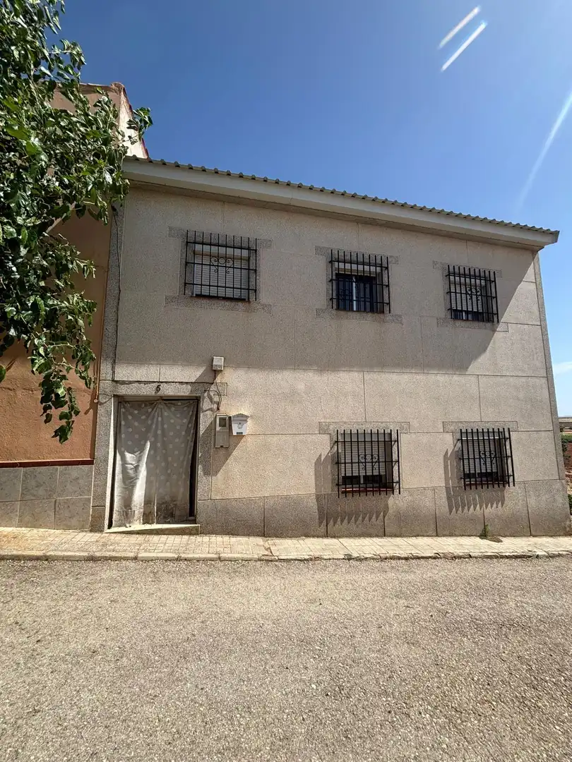 Vista exterior de Casa o chalet en venta en Alcubillas