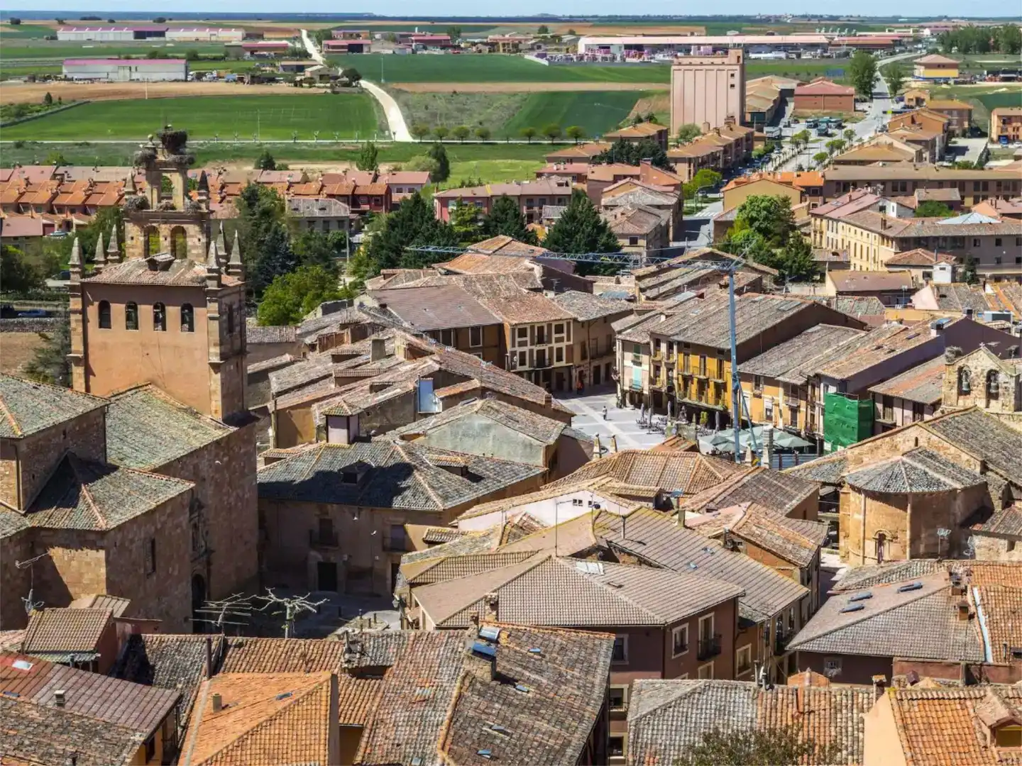 Vista exterior de Piso en venta en Ayllón con Parquet, Trastero y Balcón