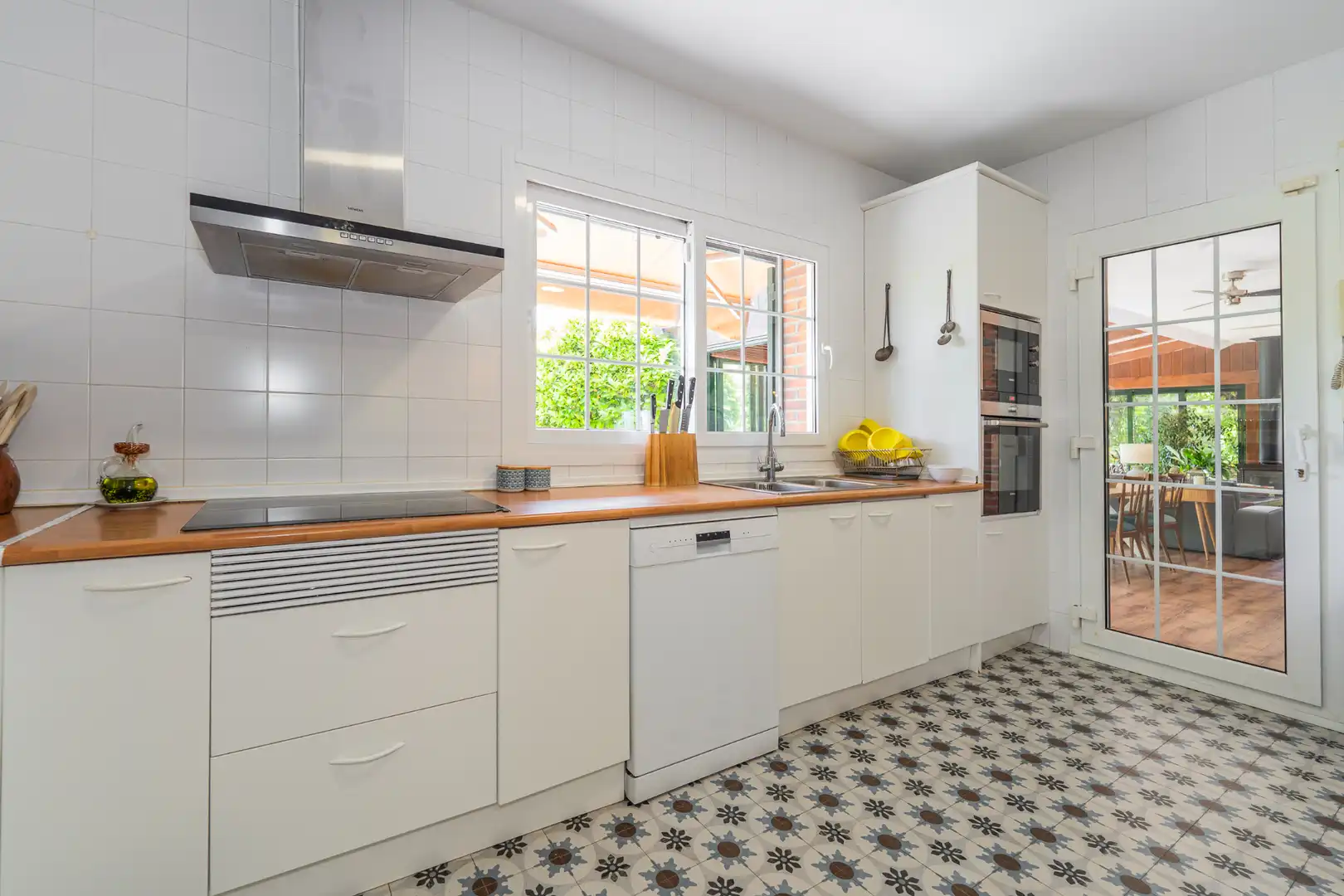 Kitchen of Houses for sale in Madrid  with Air Conditioner, Private garden and Swimming Pool