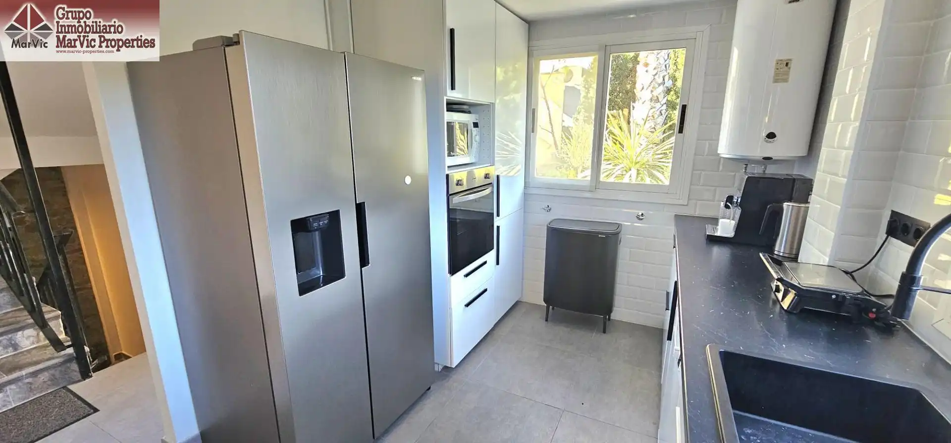 Cuina de Casa o xalet en venda en La Nucia amb Aire condicionat, Jardí privat i Terrassa