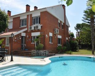 Swimming pool of Single-family semi-detached for sale in Premià de Mar  with Air Conditioner, Heating and Private garden