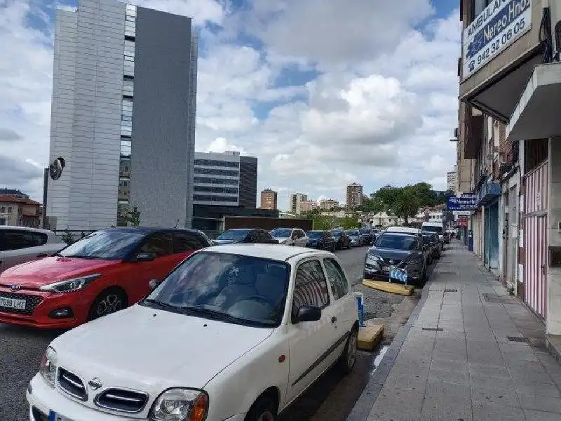 Aparcament de Local en venda en Santander