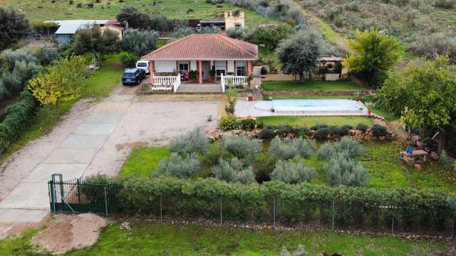 Casa-chalet en Venta en ኡርባኒሳሲኦን ኪንቶ ሴሲሊኦ ሜቴሎ en Medellín