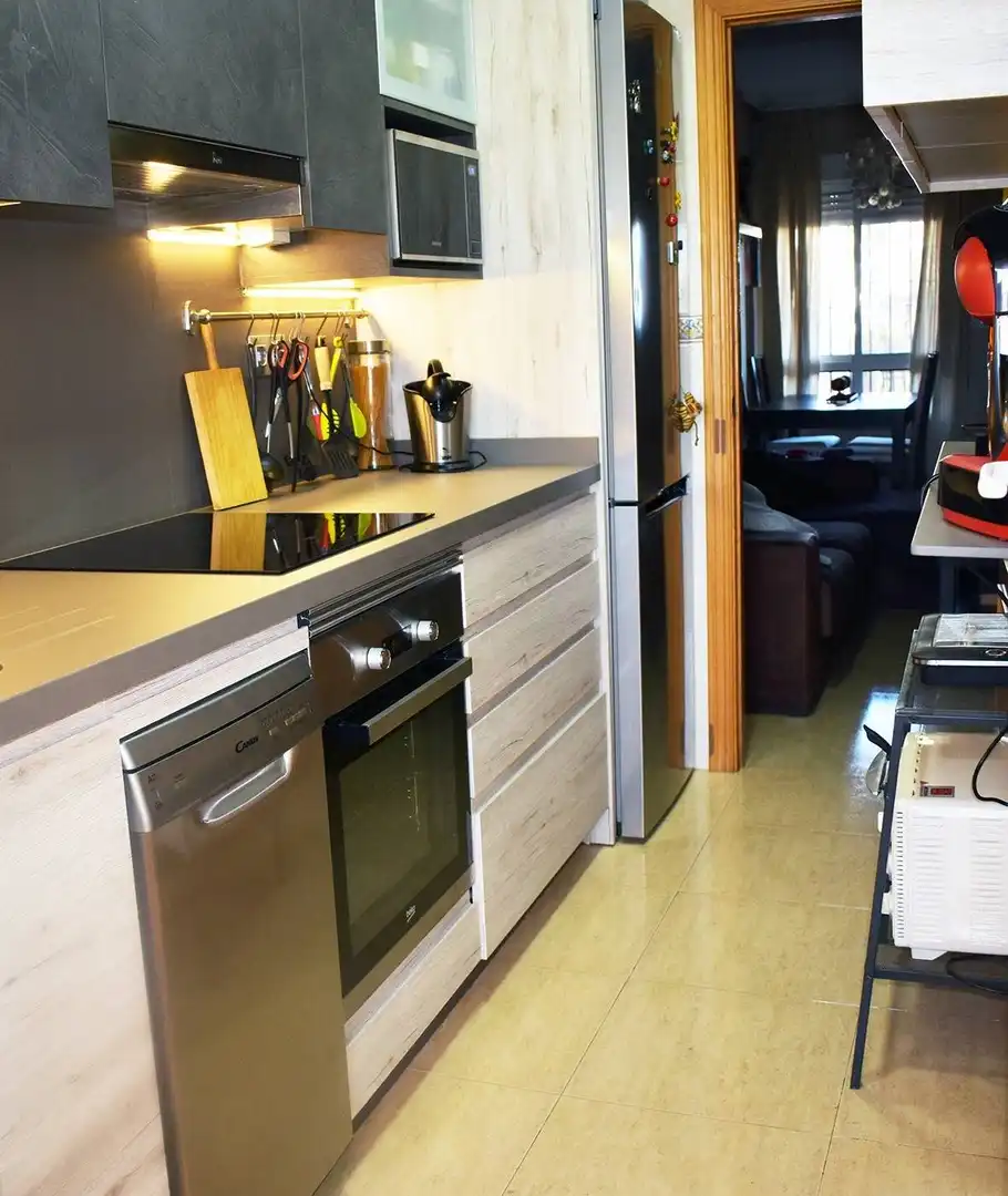 Casa aparellada amb terrassa en venda a Zona Carrefour - Urbanizaciones, imagen 3