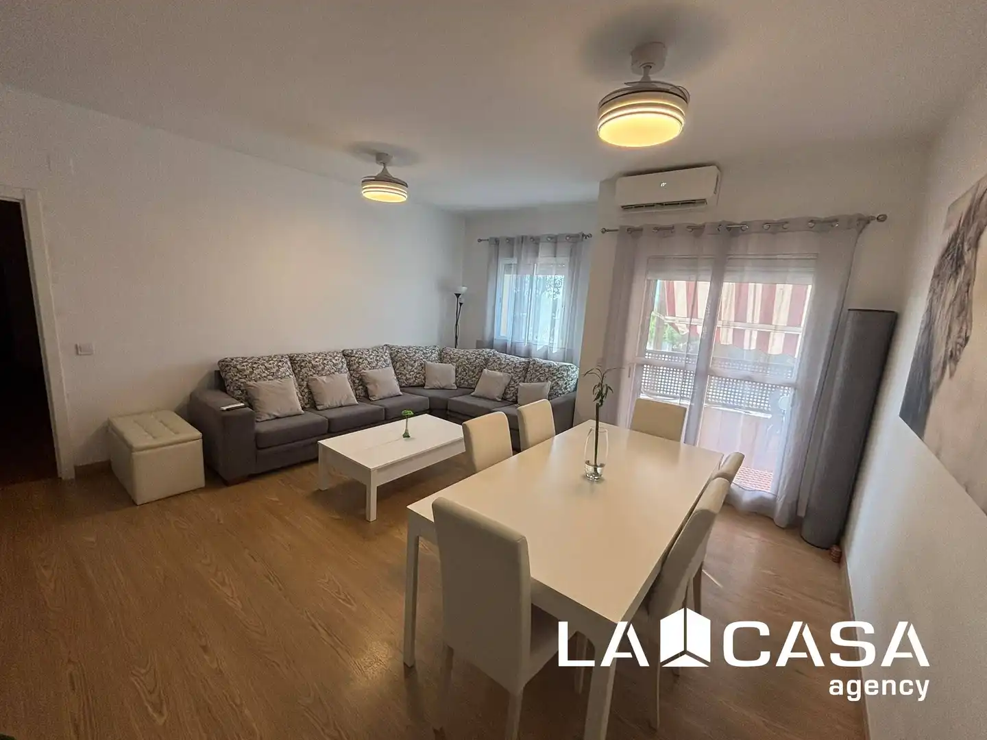 Sala de estar de Piso en venta en Dos Hermanas con Terraza y Piscina