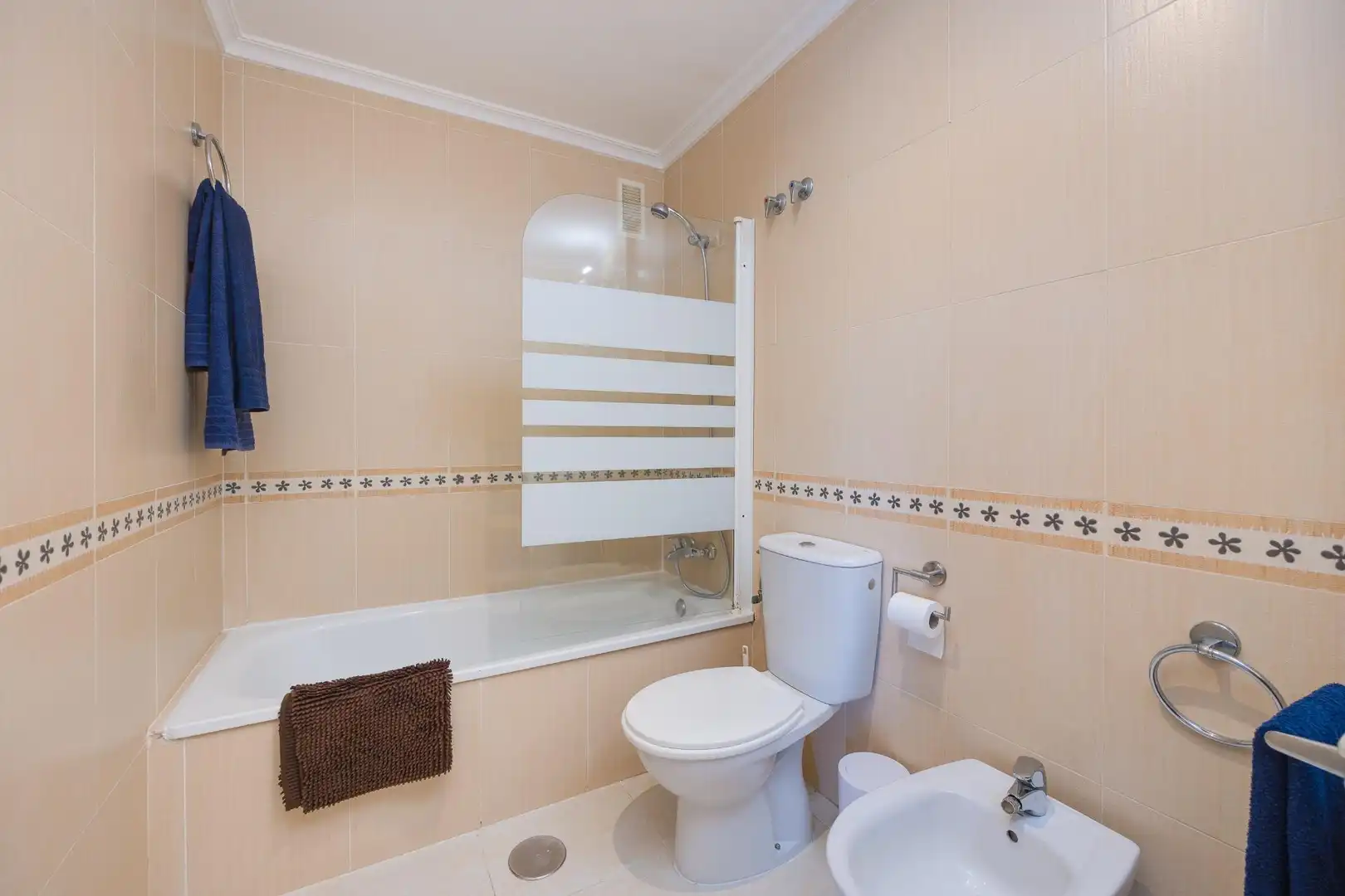 Baño de Piso en venta en Orihuela con Aire acondicionado, Amueblado y Piscina comunitaria