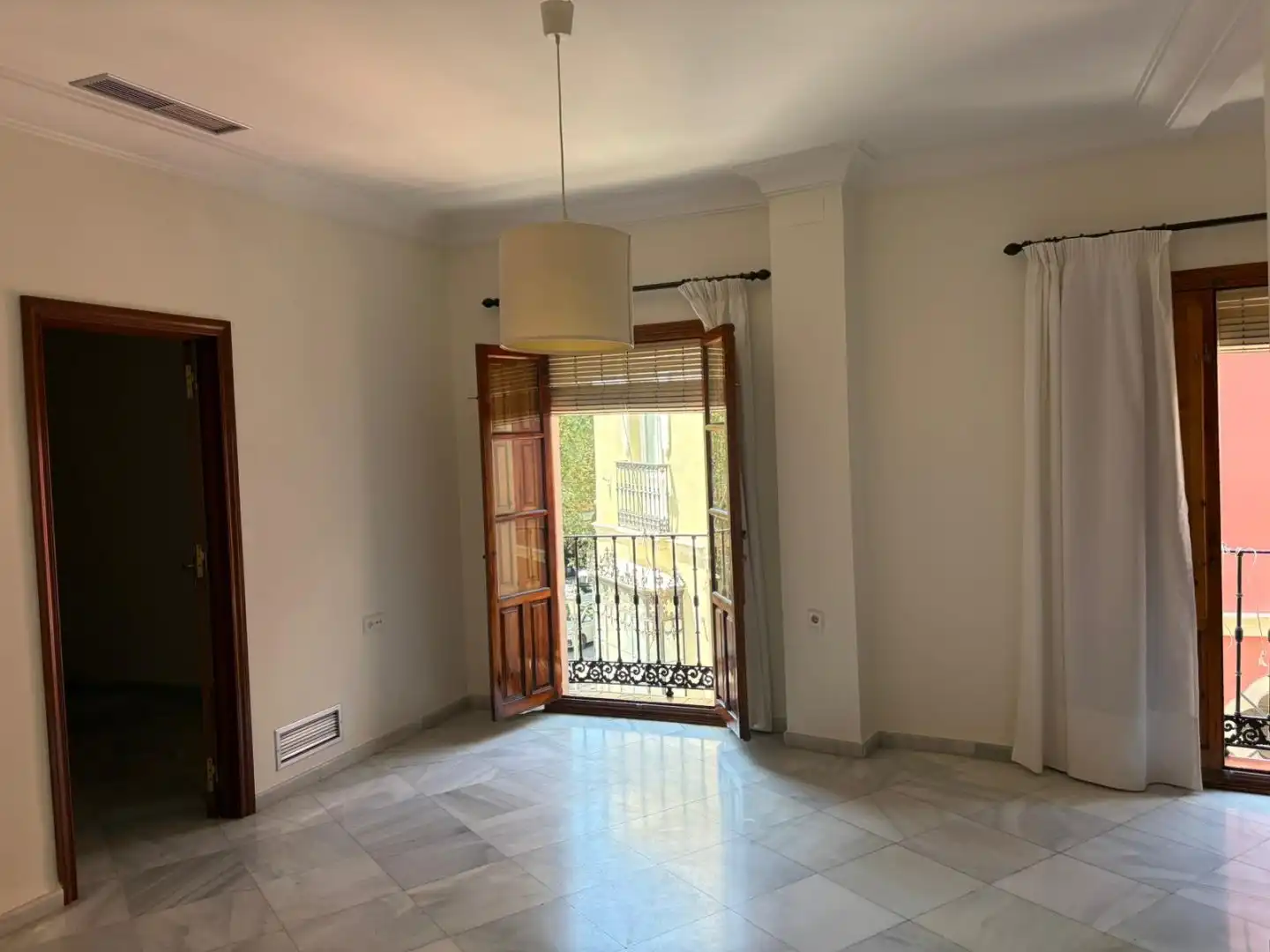 Dormitori de Dúplex de lloguer en Sevilla amb Aire condicionat, Calefacció i Terrassa