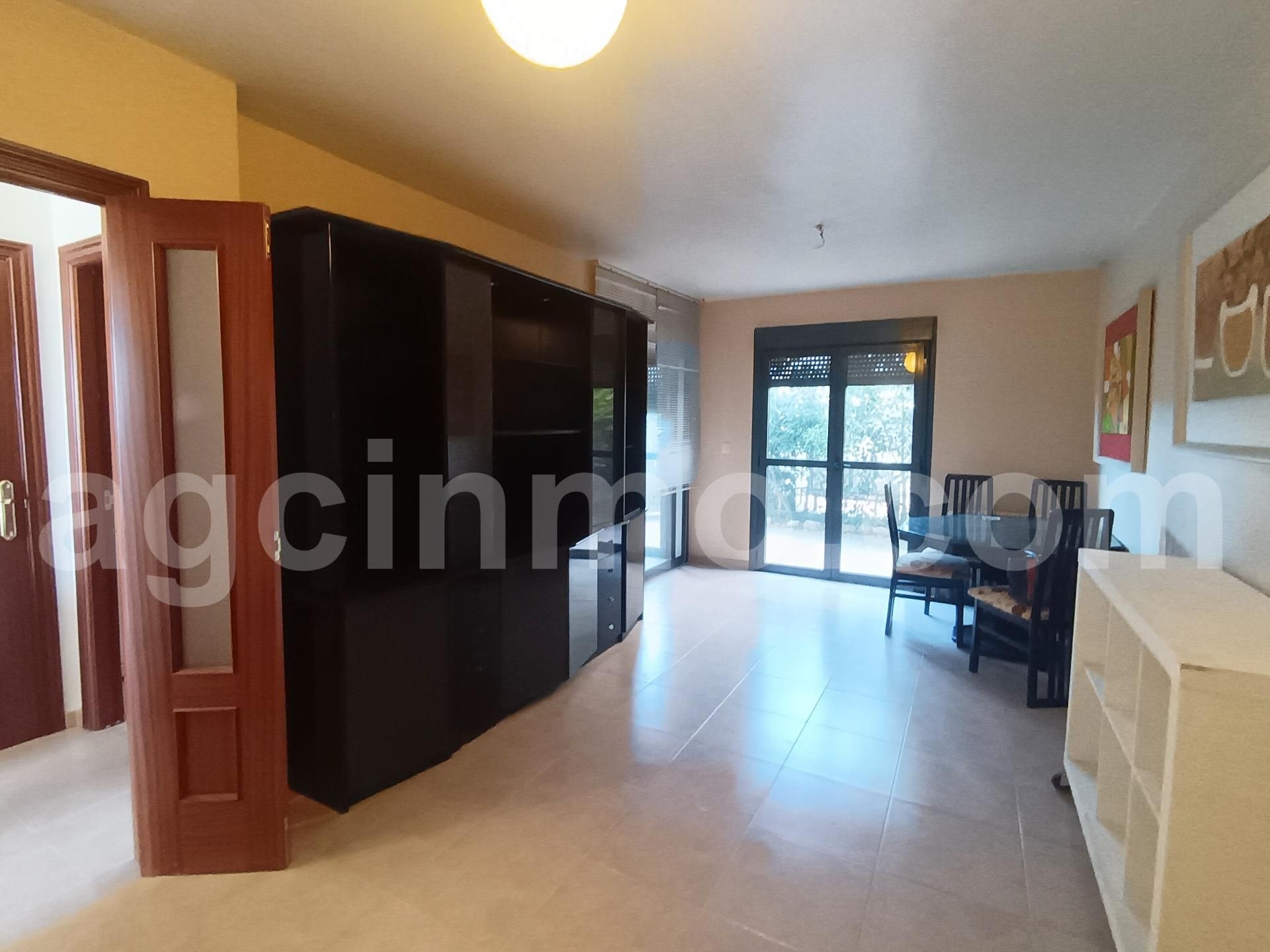 Sala d'estar de Casa o xalet en venda en Cigales amb Calefacció, Traster i Piscina comunitària