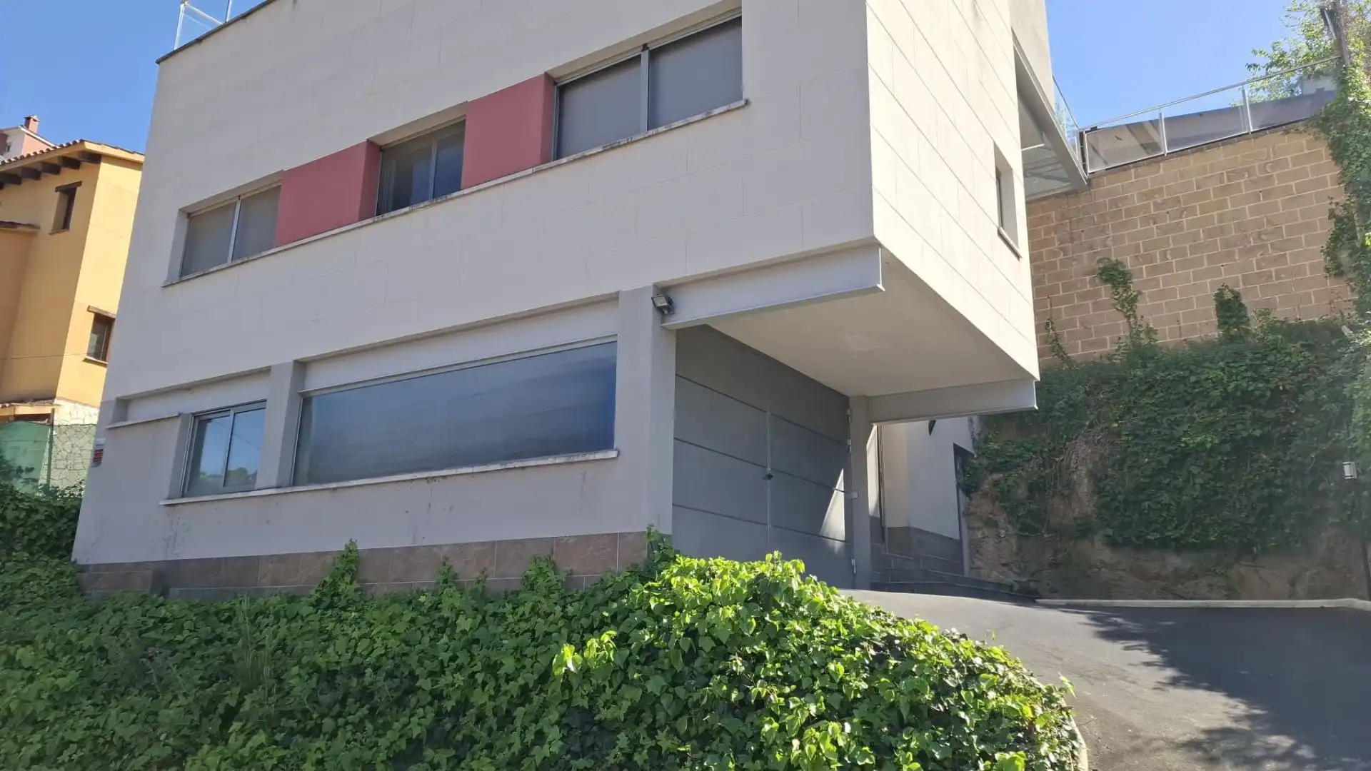 Vista exterior de Casa o chalet en venta en Vallirana con Aire acondicionado, Calefacción y Terraza