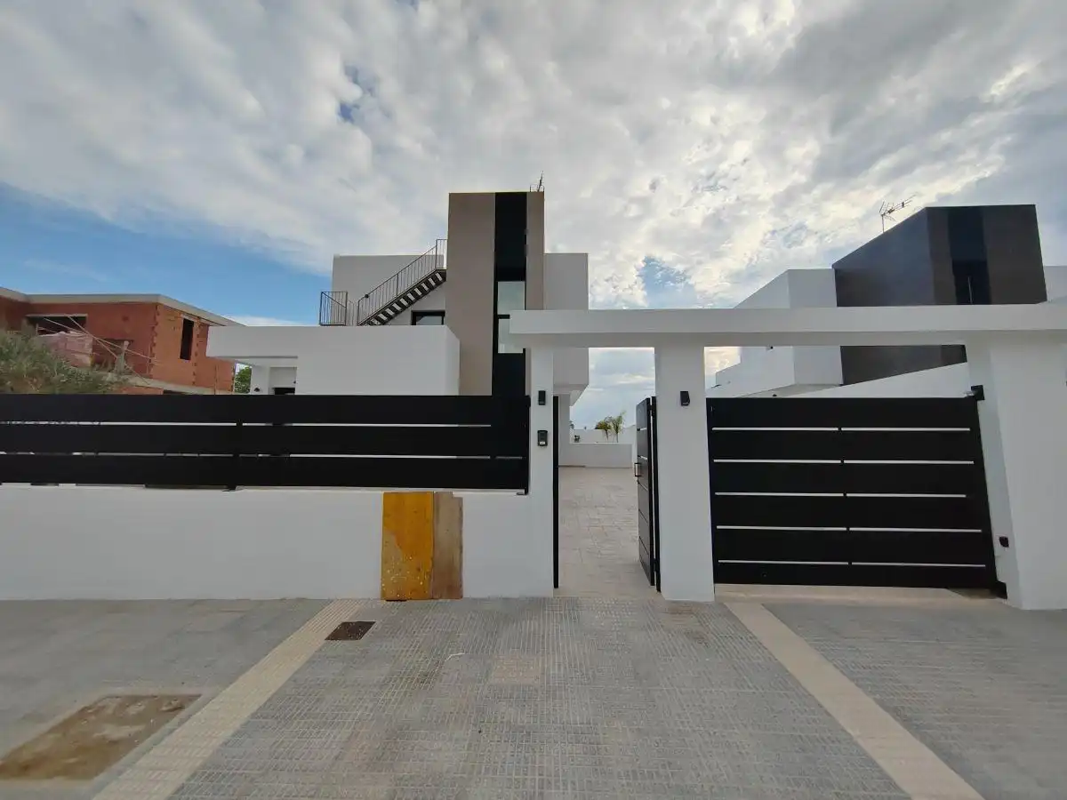 Vista exterior de Casa o chalet en venta en Sant Joan d'Alacant