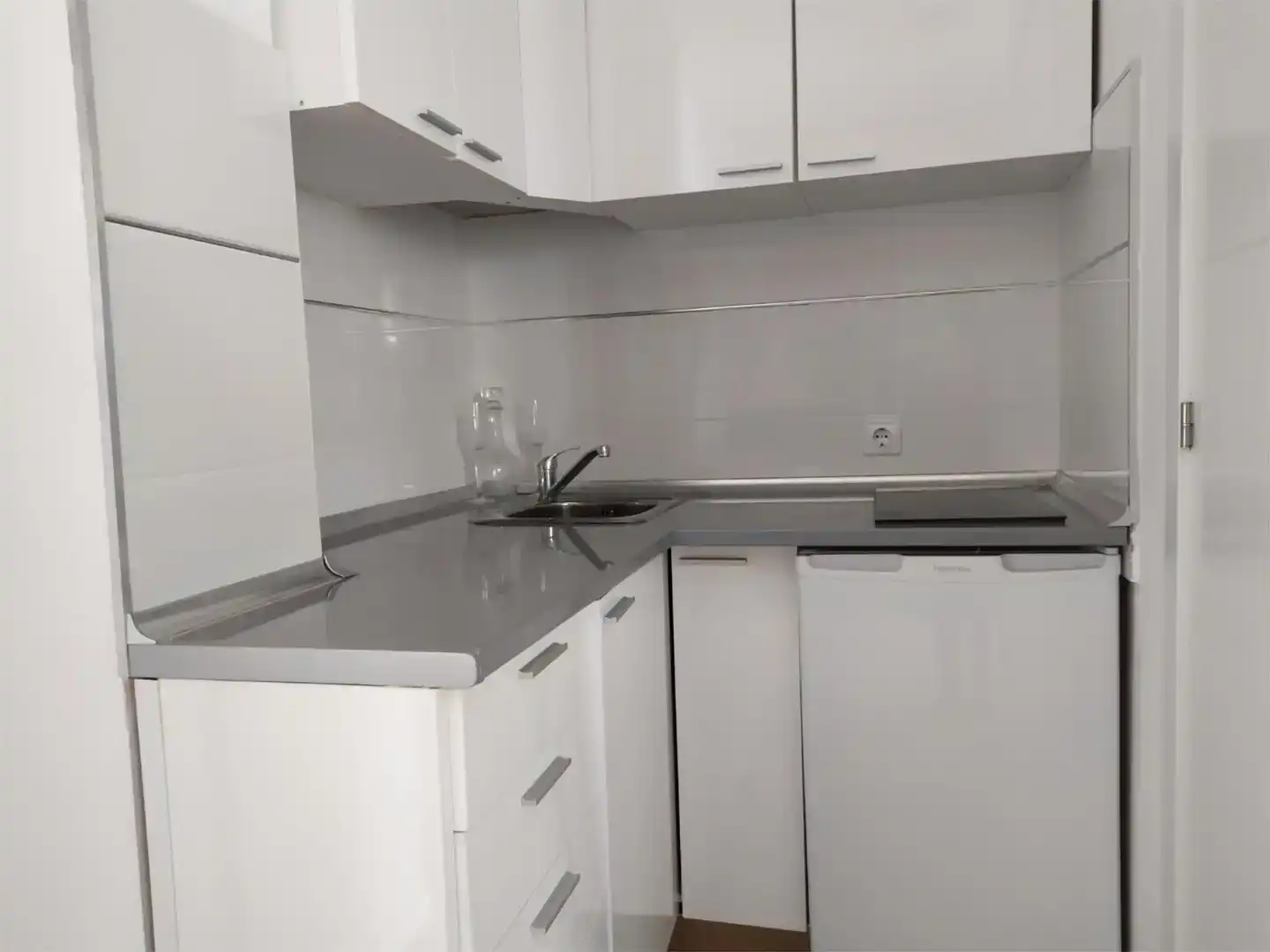 Kitchen of Study for rent in Montequinto  with Air Conditioner, Furnished and Washing machine