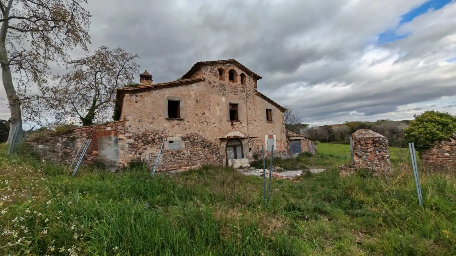 Exterior view of Country homes for sale in Canovelles