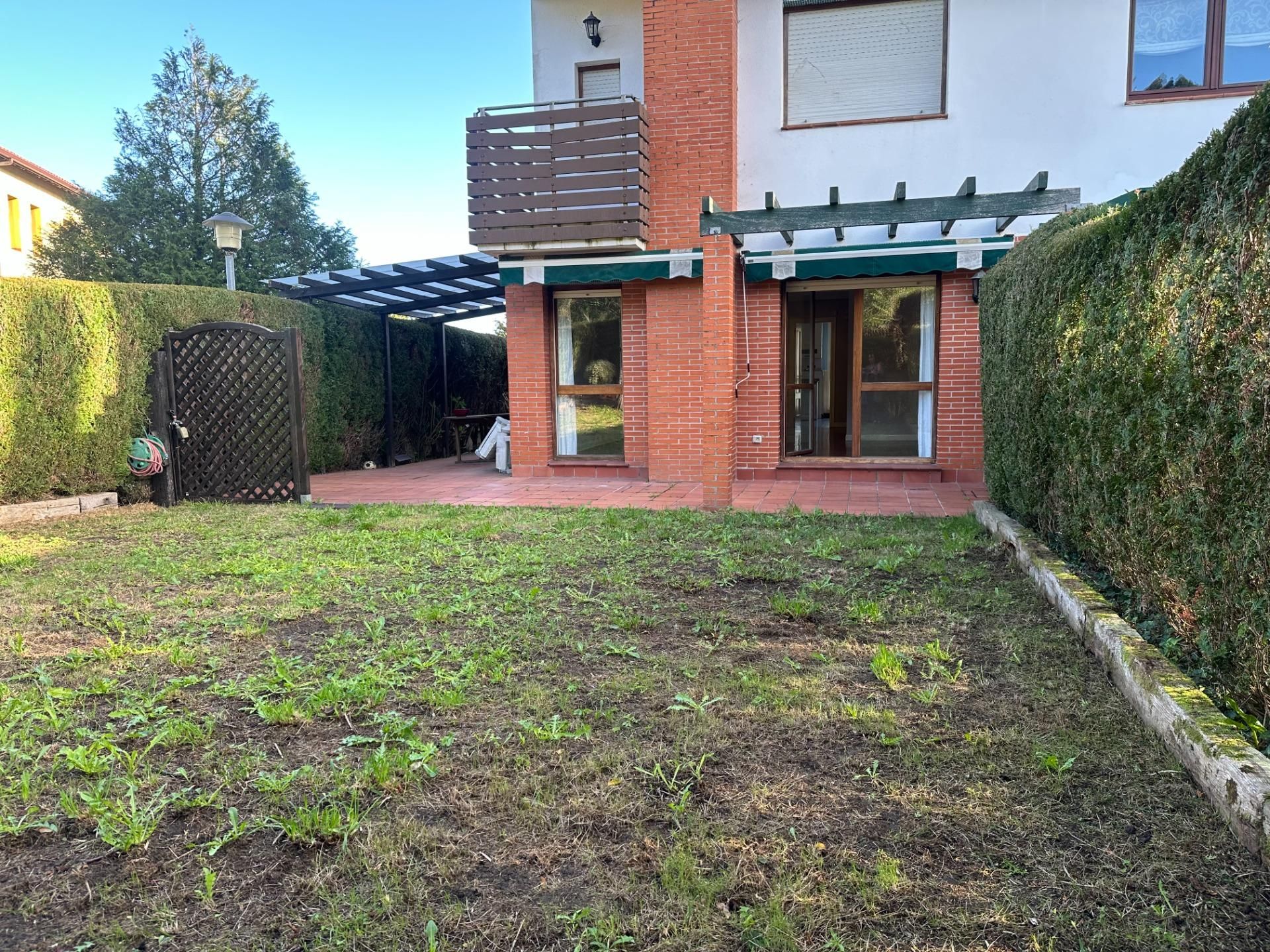 Jardí de Casa adosada en venda en Urduliz amb Calefacció, Jardí privat i Terrassa