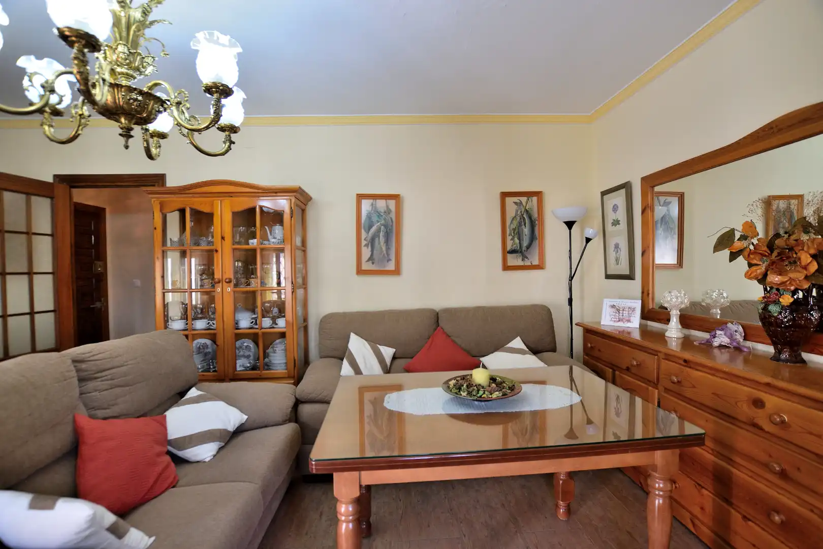Sala d'estar de Casa adosada en venda en Ronda amb Traster, Forn i Rentadora