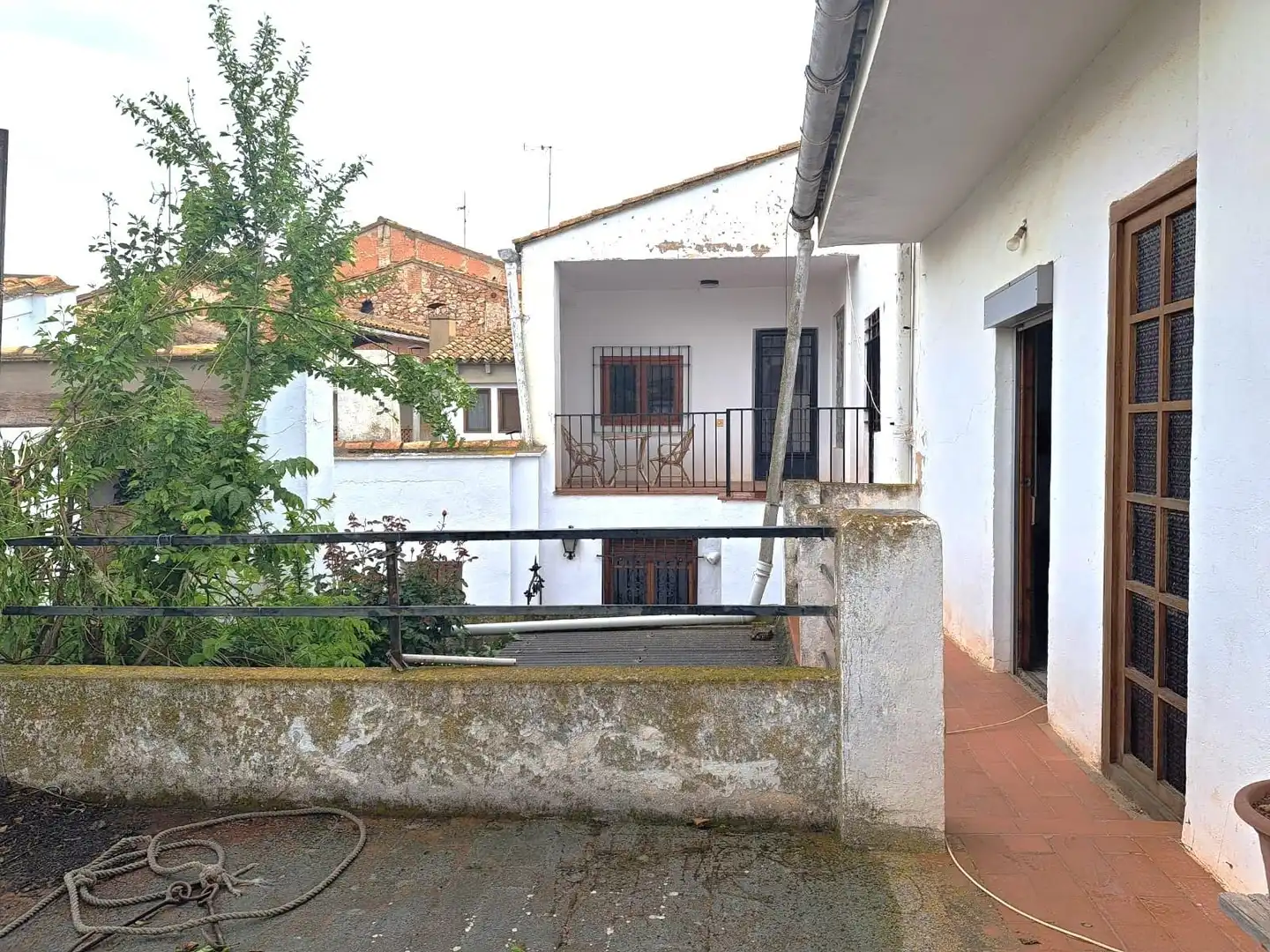 Vista exterior de Casa o xalet en venda en Requena amb Terrassa i Balcó