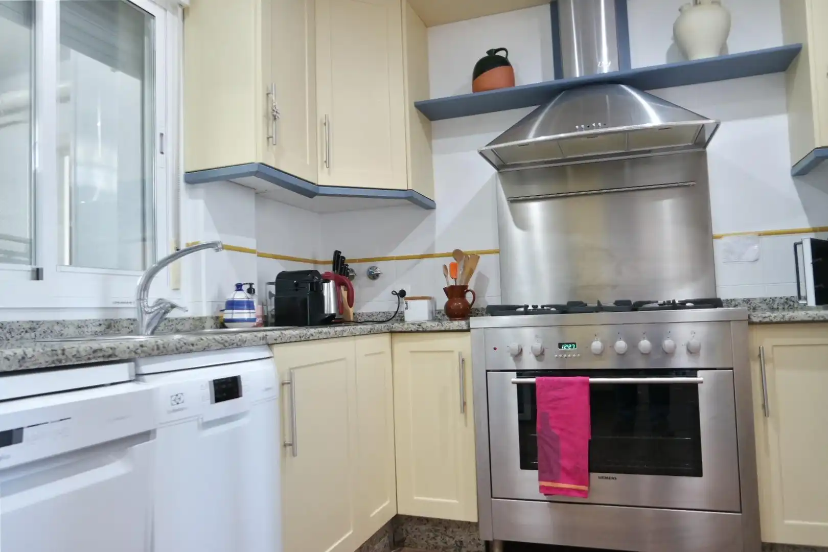 Küche von Haus zum Verkauf in Sanlúcar de Barrameda mit Klimaanlage, Heizung und Privatgarten
