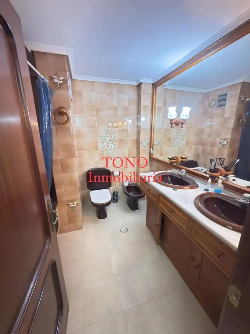 Badezimmer von Wohnung zum Verkauf in Écija mit Balkon