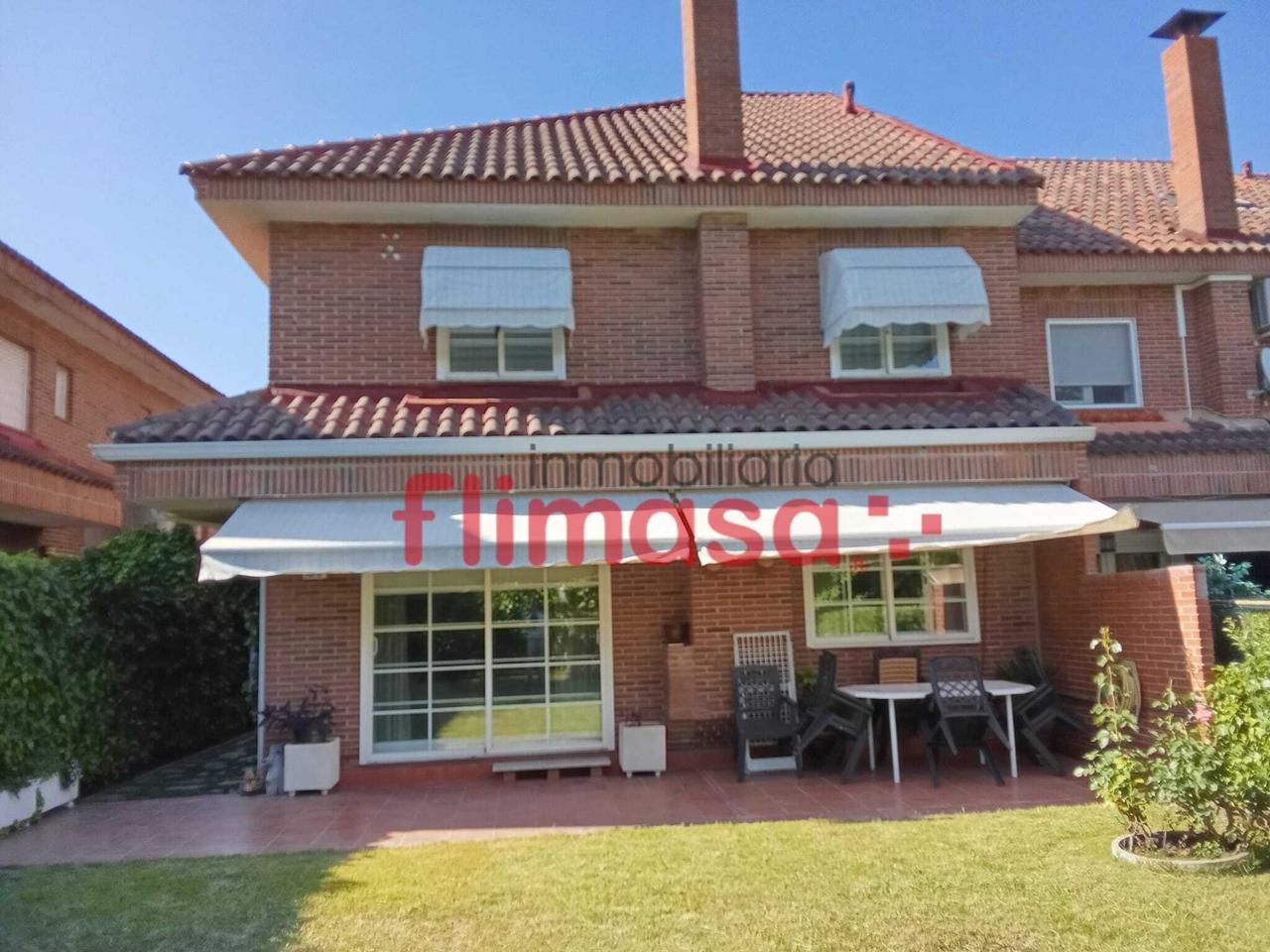 Vista exterior de Casa o xalet en venda en Villaviciosa de Odón amb Jardí privat i Terrassa