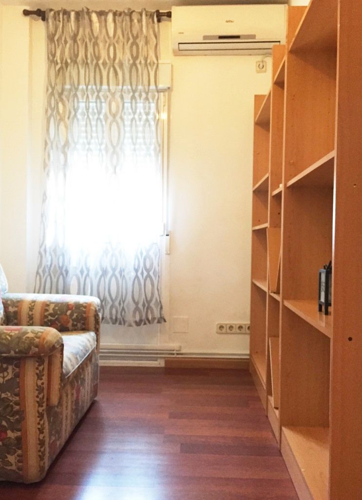 Bedroom of Flat for sale in  Madrid Capital