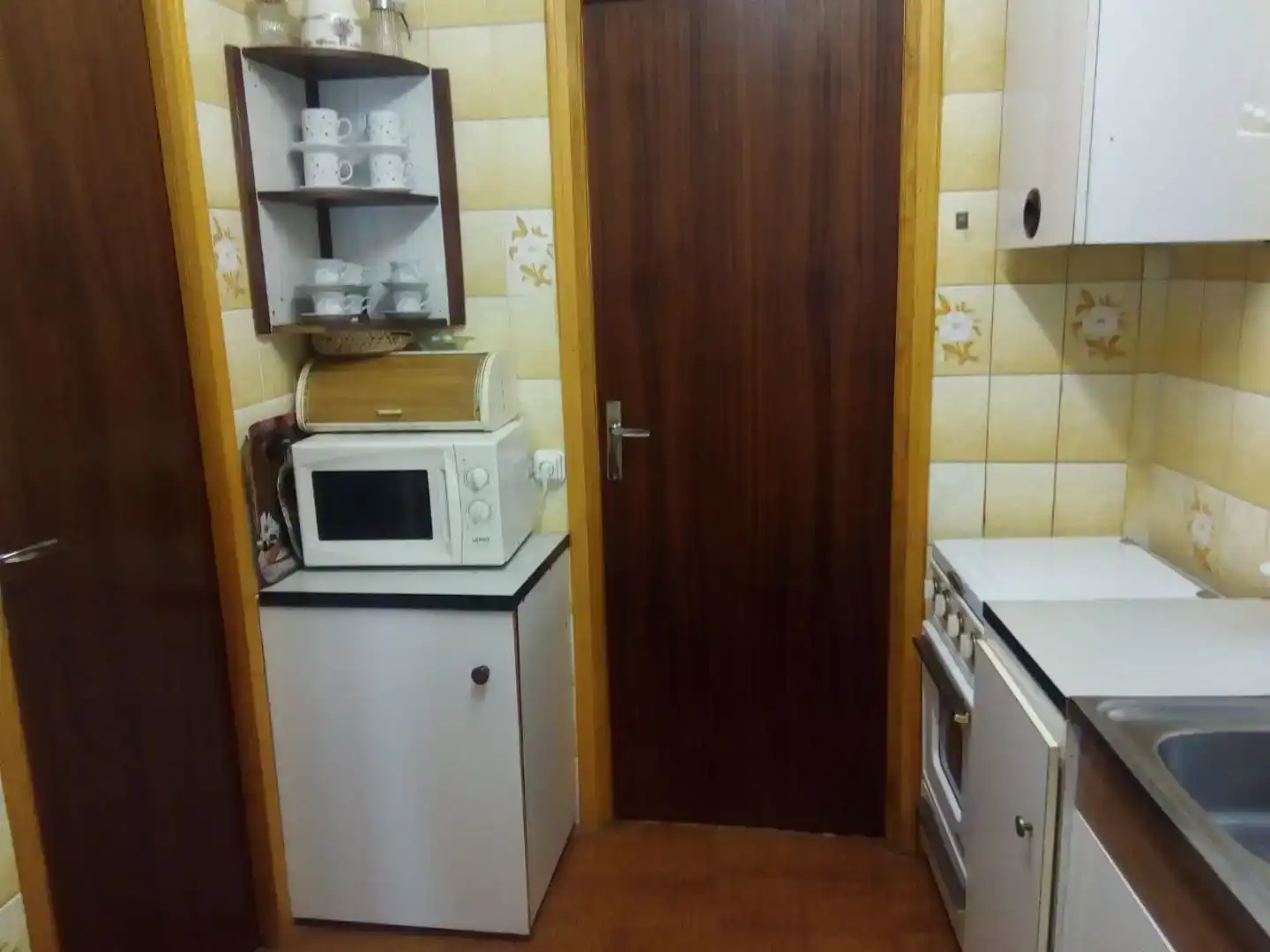 Cuina de Pis en venda en Deleitosa amb Moblat i Balcó