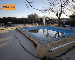Swimming pool of Country house for sale in Valdepeñas