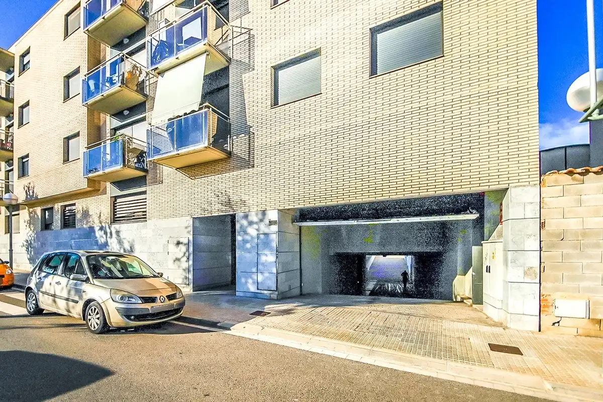 Flat with terrace for sale in Carrer Marina, imagen 3