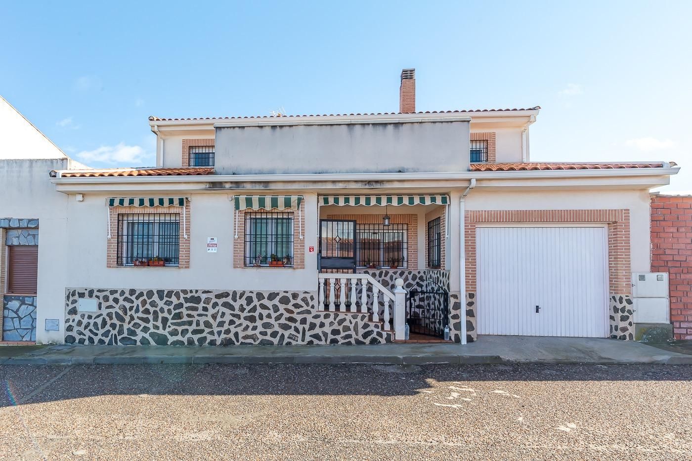 Exterior view of House or chalet for sale in San Martín de Montalbán  with Air Conditioner, Heating and Terrace