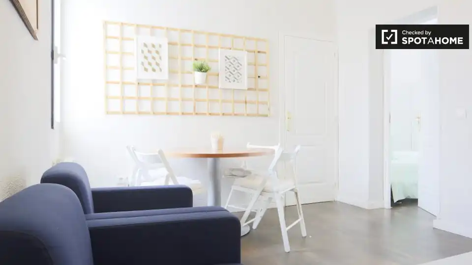 Comedor de Piso de alquiler en Madrid con Aire acondicionado, Calefacción y Amueblado