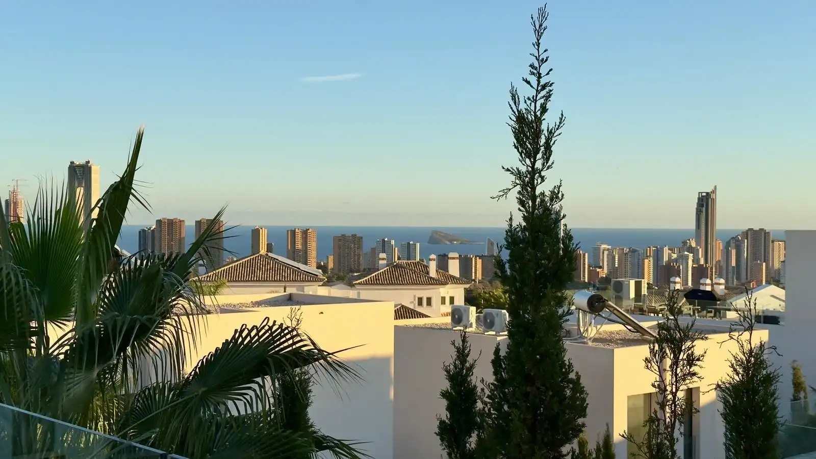 Vista exterior de Casa o chalet de alquiler en Finestrat con Aire acondicionado, Calefacción y Jardín privado
