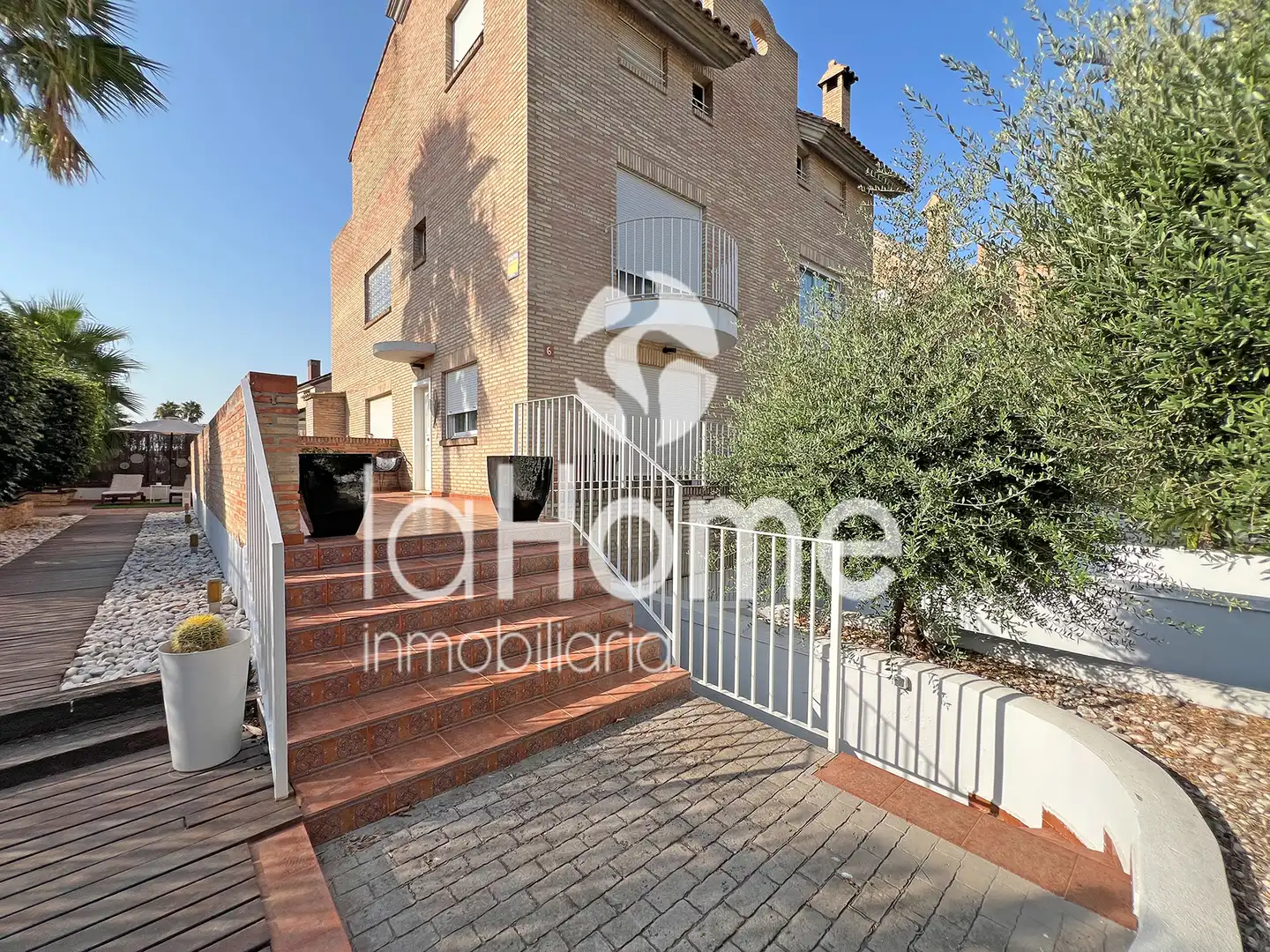 Casa aparellada amb terrassa en venda a Mas Camarena, imagen 2