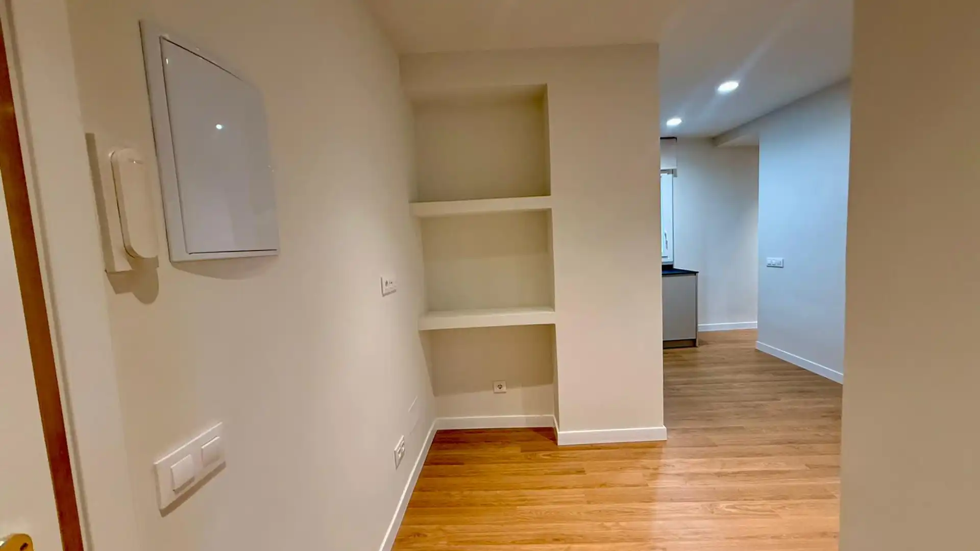 Flat for sale in  Madrid Capital  with Air Conditioner, Heating and Washing machine