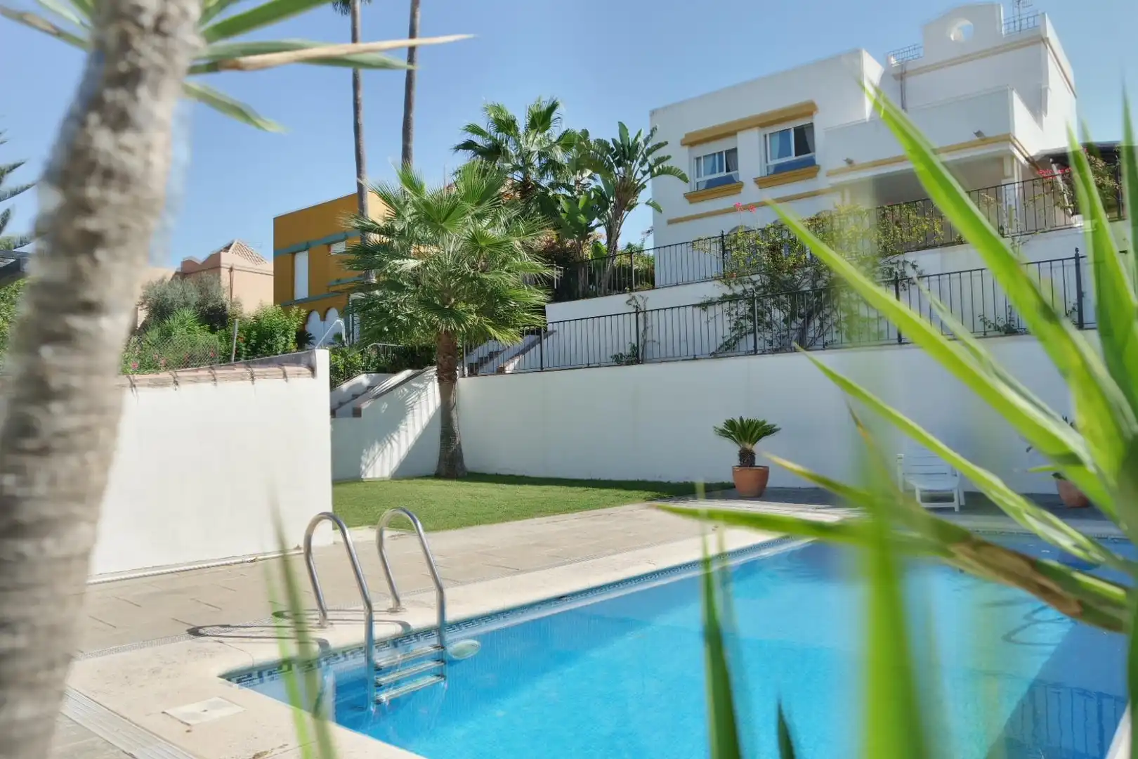 Garten von Haus zum Verkauf in Sanlúcar de Barrameda mit Klimaanlage, Heizung und Privatgarten