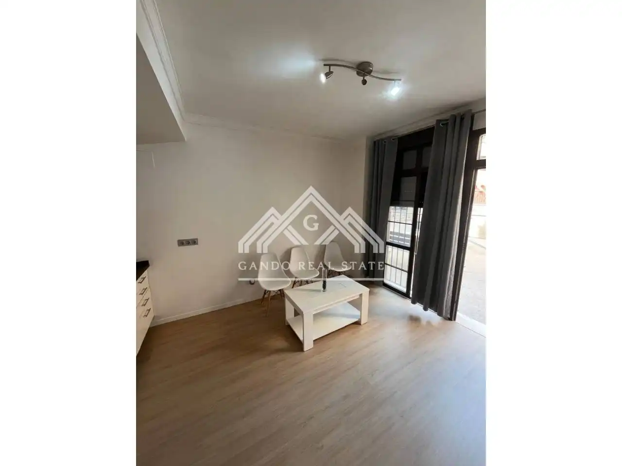 Exterior view of Flat for sale in Dos Hermanas  with Air Conditioner