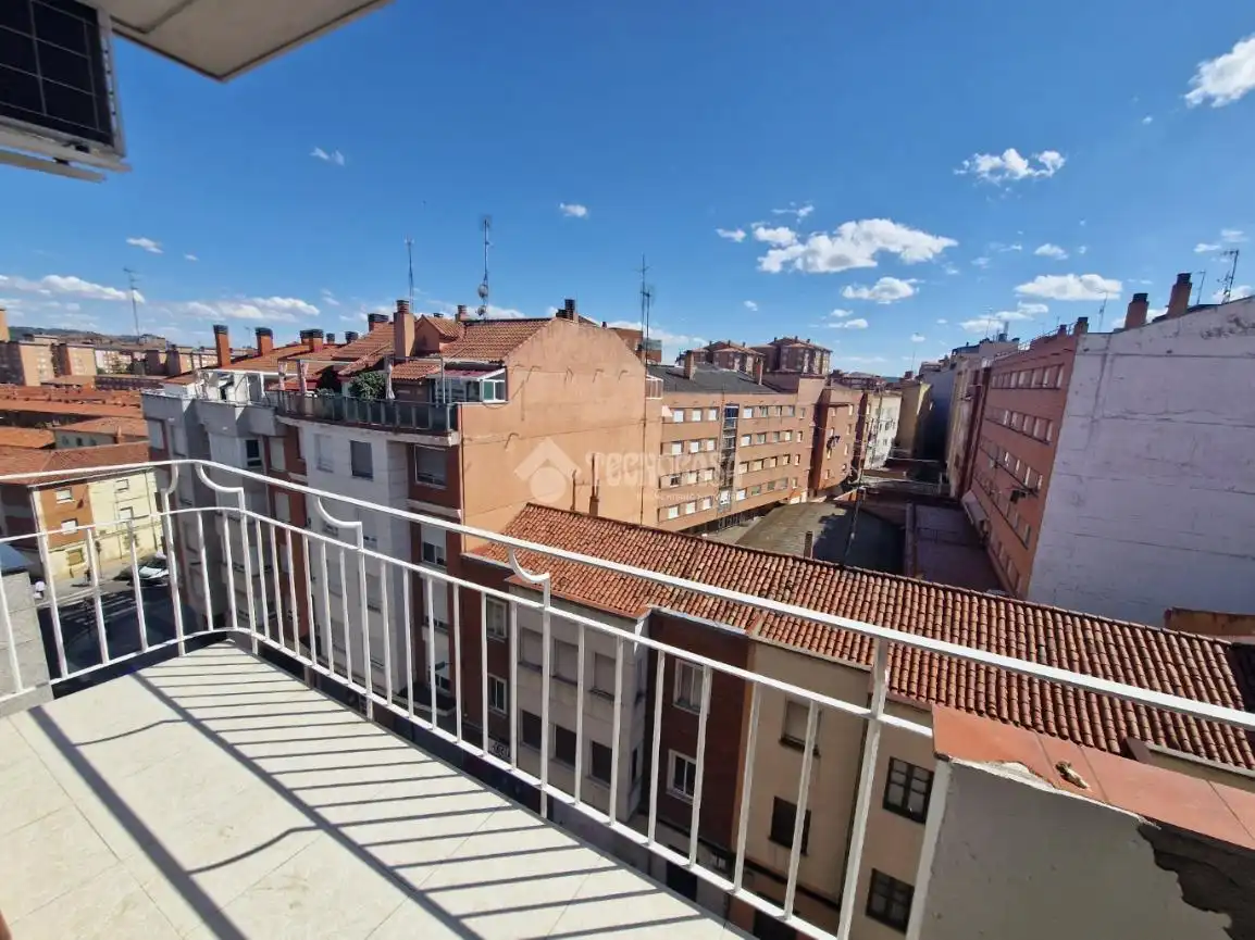 Vista exterior de Piso en venta en Palencia con Aire acondicionado, Calefacción y Parquet