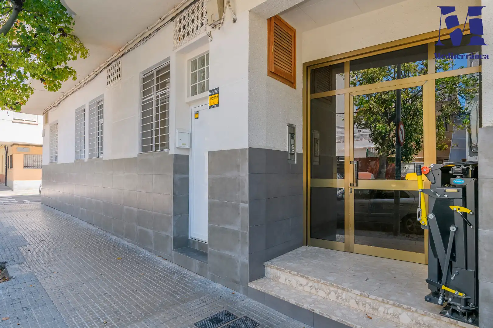 Vista exterior de Planta baixa en venda en Vilanova i la Geltrú amb Aire condicionat, Calefacció i Parquet
