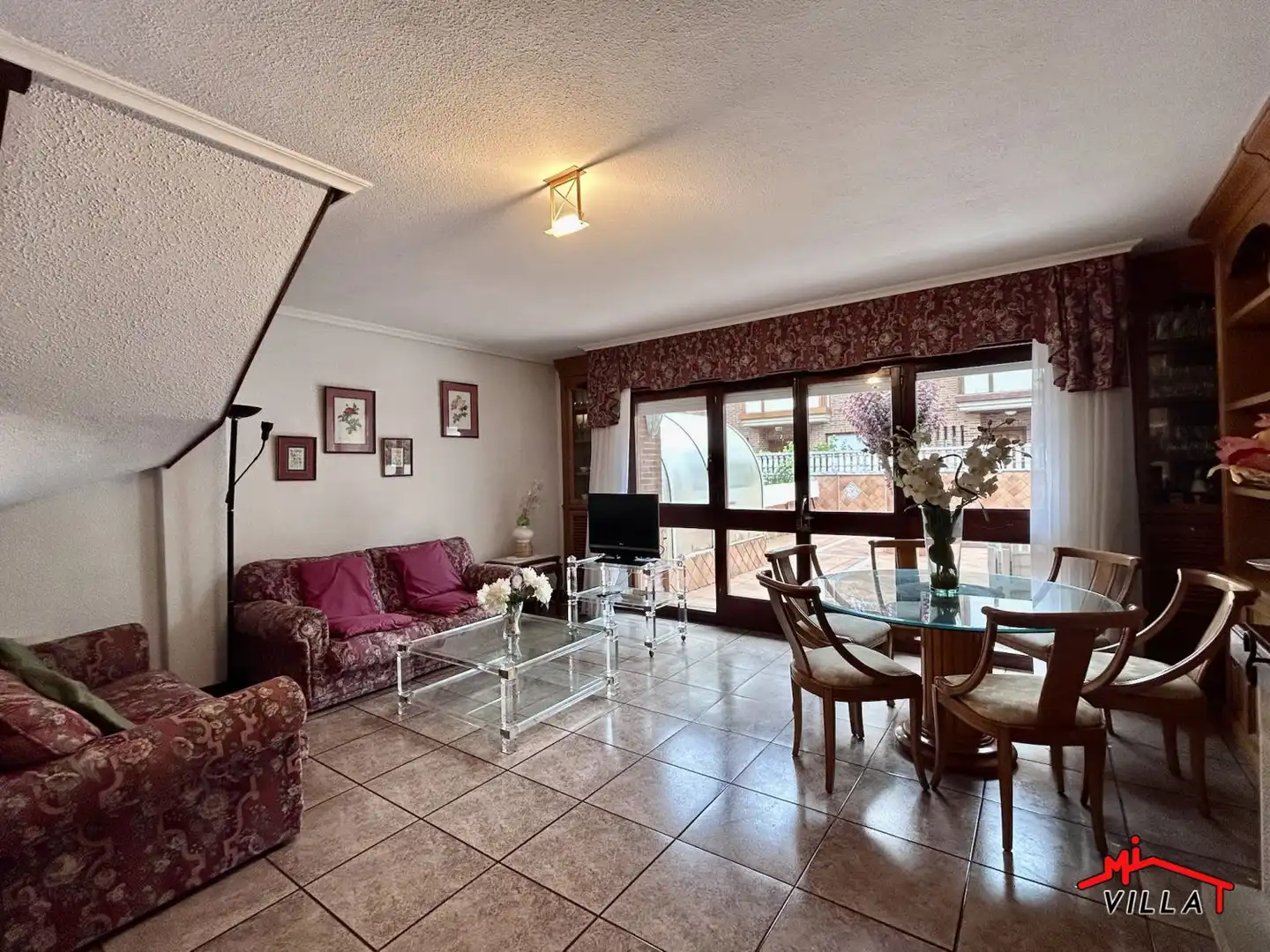 Sala de estar de Casa adosada en venta en Laredo con Calefacción