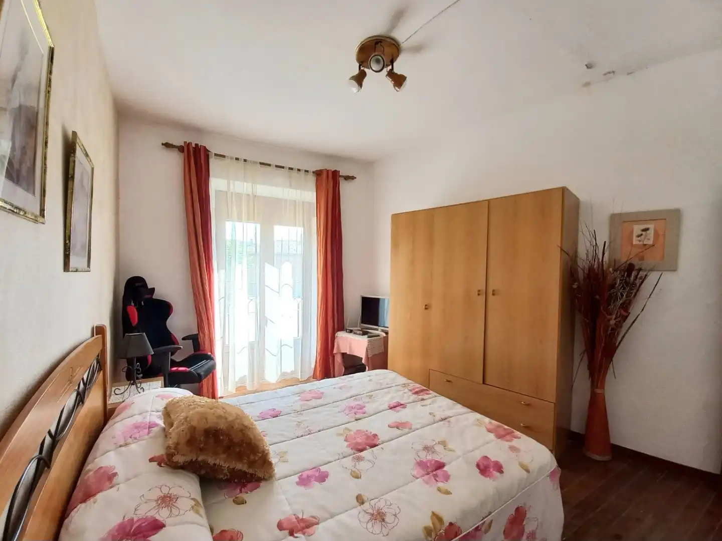 Schlafzimmer von Einfamilien-Reihenhaus zum Verkauf in Presencio mit Privatgarten