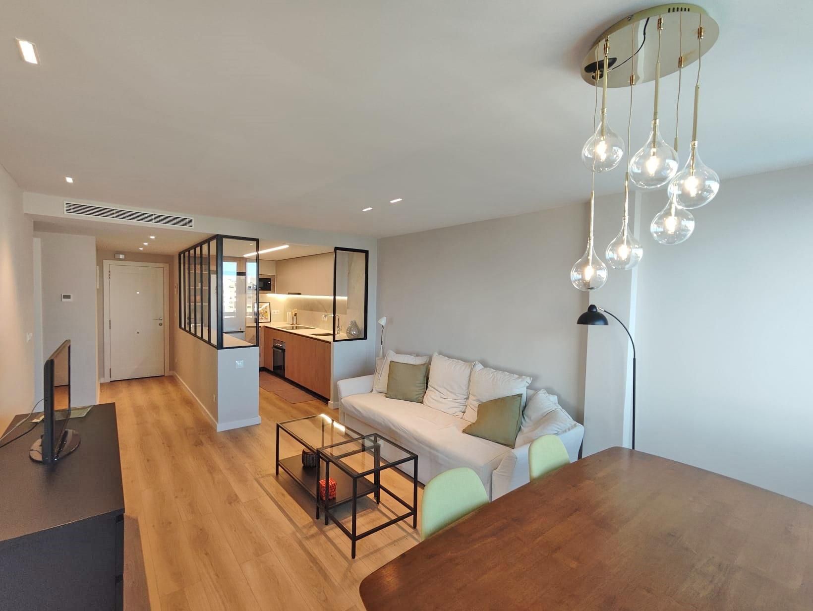 Sala d'estar de Pis de lloguer en Alicante / Alacant amb Aire condicionat, Jardí privat i Terrassa