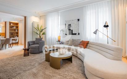 Living room of Flat for sale in  Madrid Capital  with Air Conditioner, Heating and Furnished