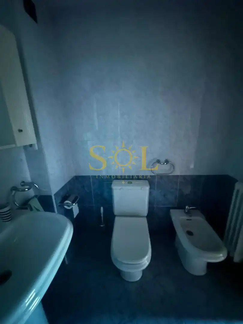 Baño de Piso en venta en La Pola de Gordón  con Calefacción, Parquet y Amueblado