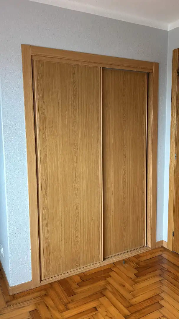 Dormitori de Apartament de lloguer en Vigo  amb Calefacció, Parquet i Moblat