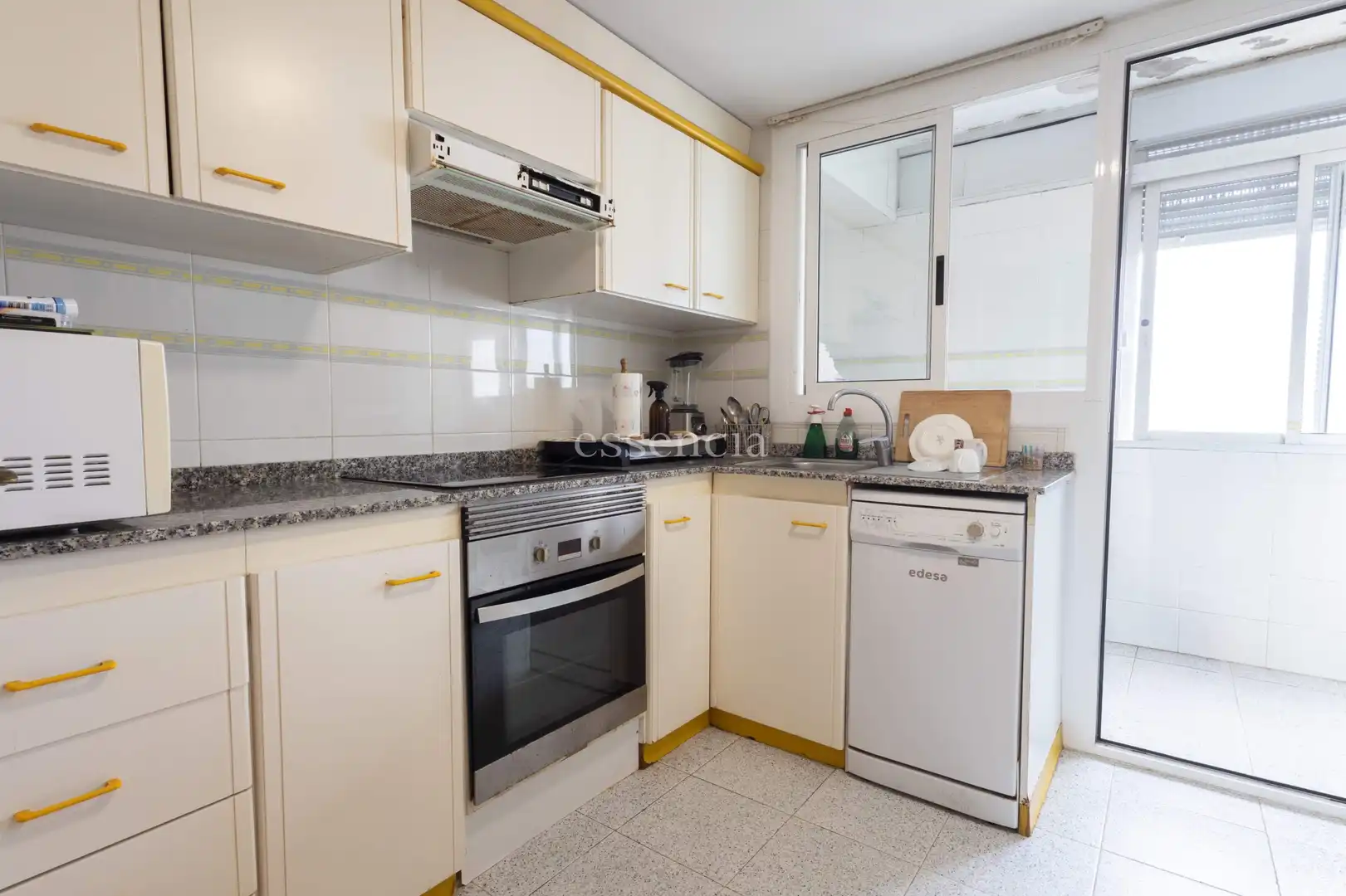 Cocina de Apartamento en venta en Gandia con Aire acondicionado, Terraza y Balcón