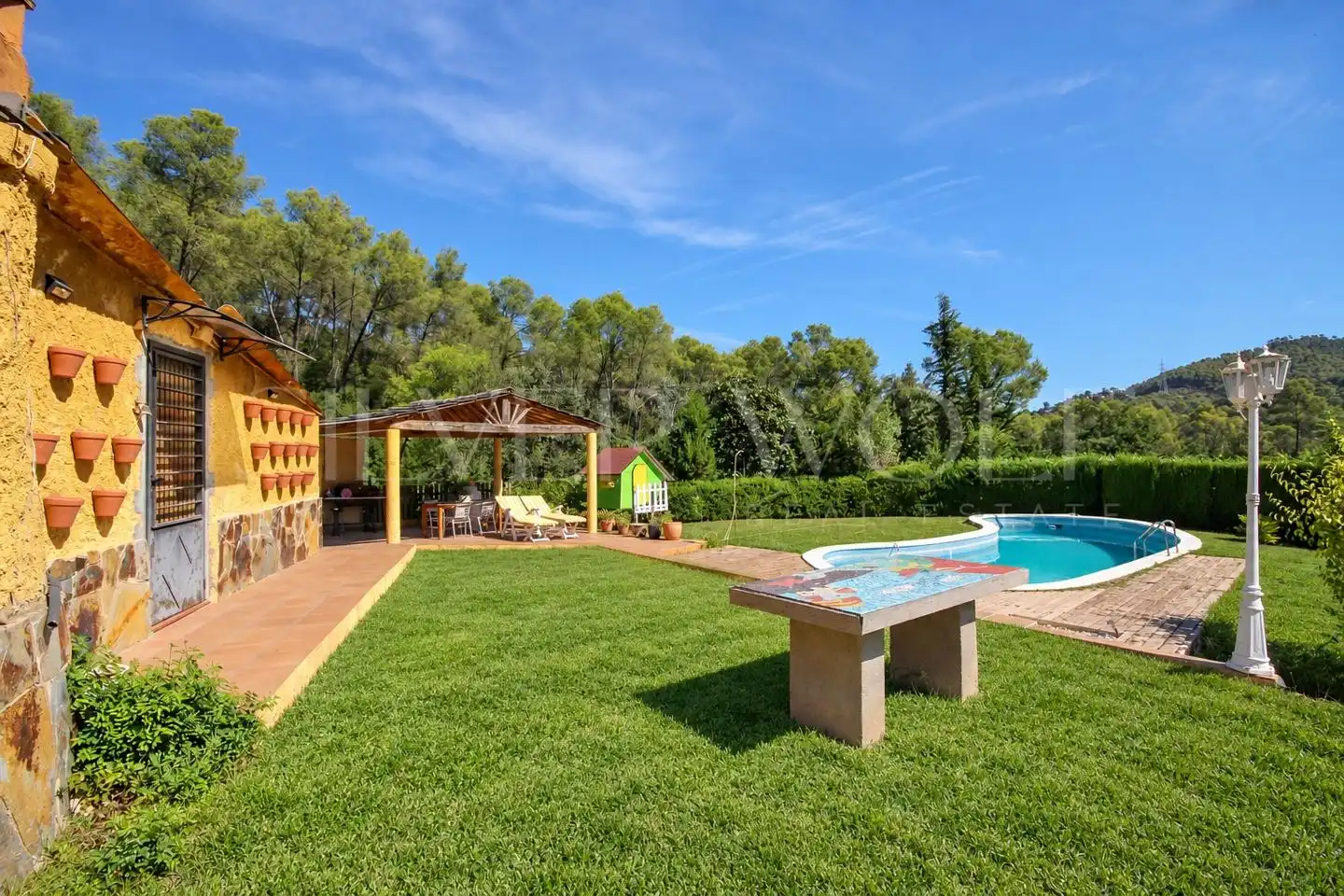 Casa amb piscina en venda a calle Montseny