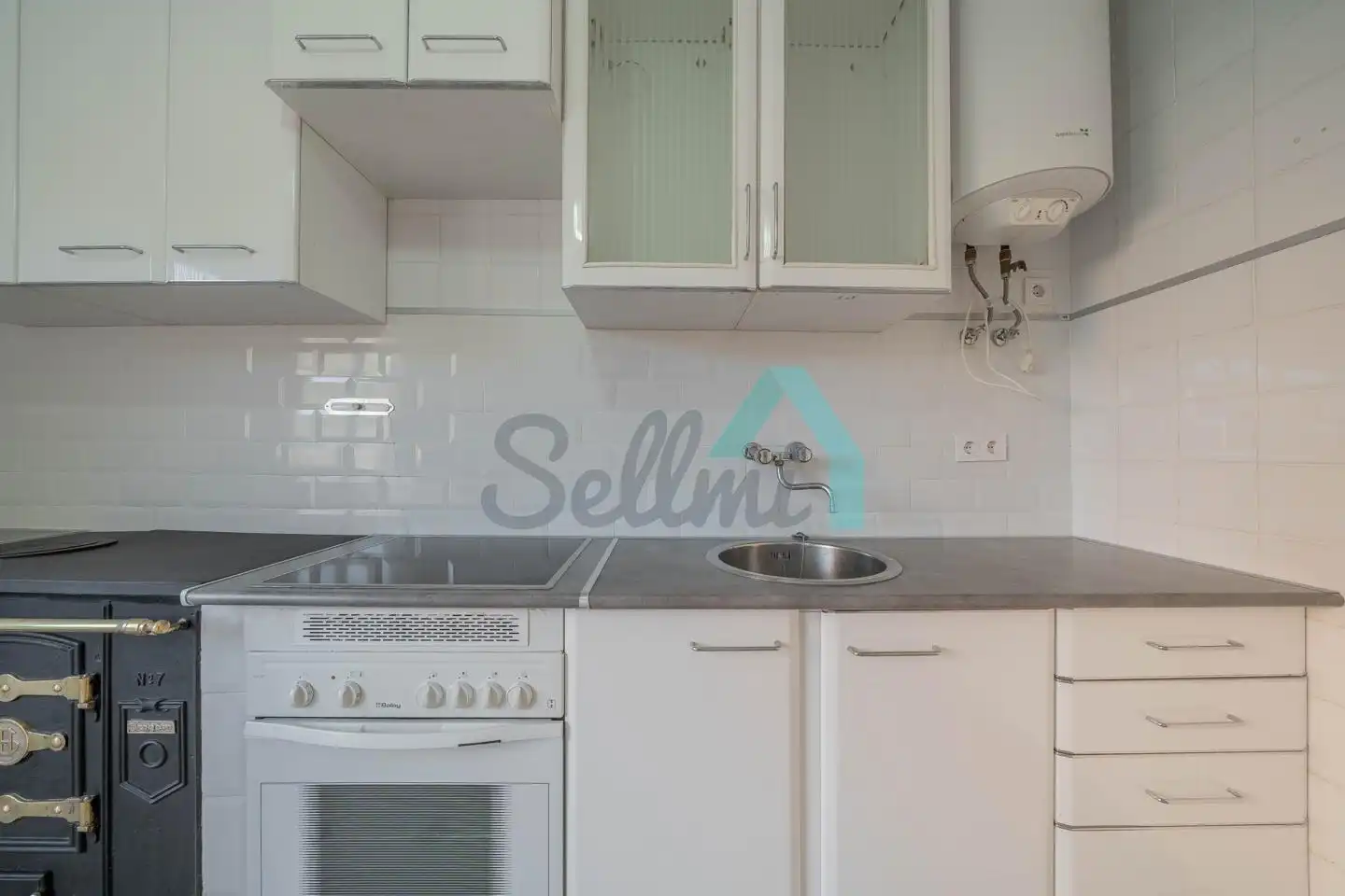 Küche von Wohnung zum Verkauf in Aller mit Terrasse