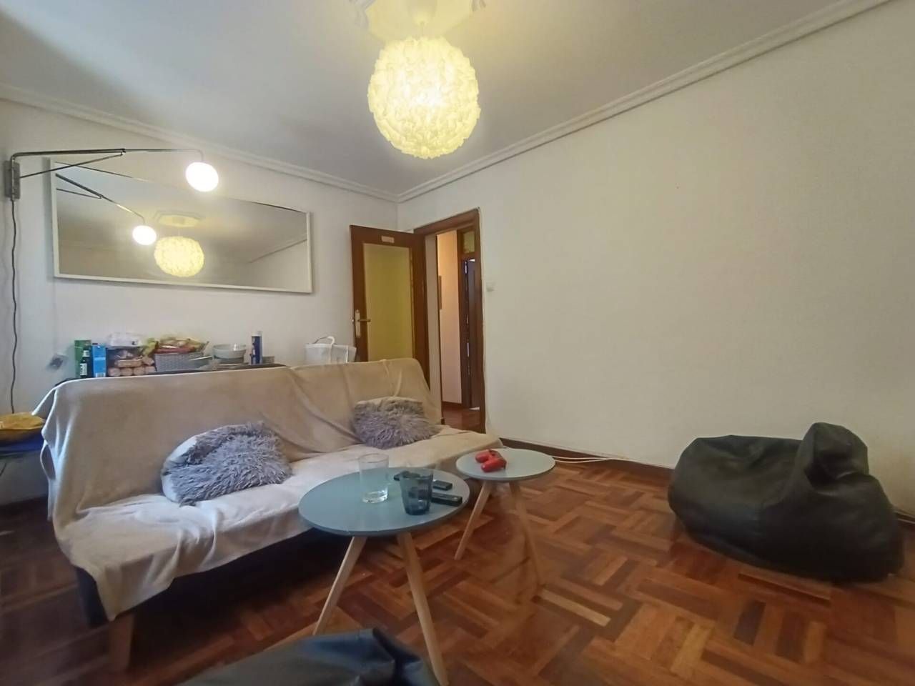 Sala d'estar de Pis en venda en Burgos Capital amb Calefacció, Parquet i Moblat