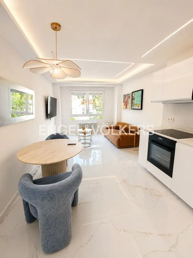 Living room of Flat for sale in Madrid  with Air Conditioner, Heating and Furnished