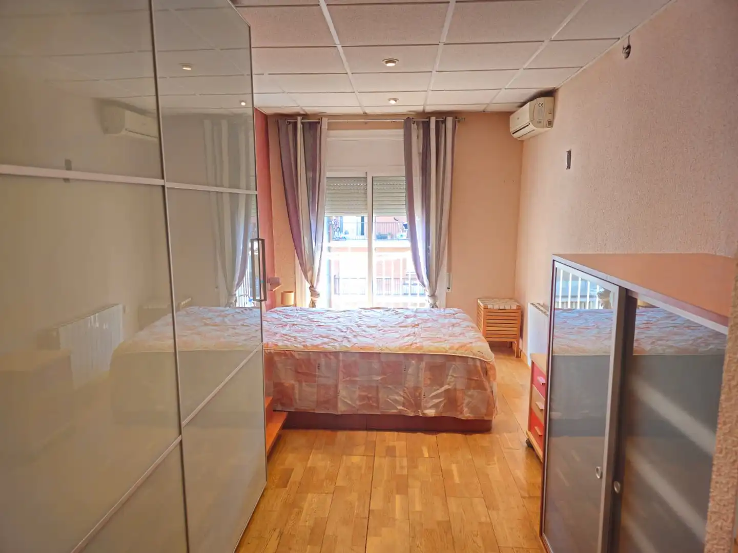 Habitación de Ático en venta en Cornellà de Llobregat con Aire acondicionado, Calefacción y Terraza